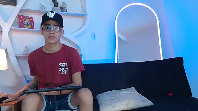 PRETTY FEM online show from 12, 9, 2025