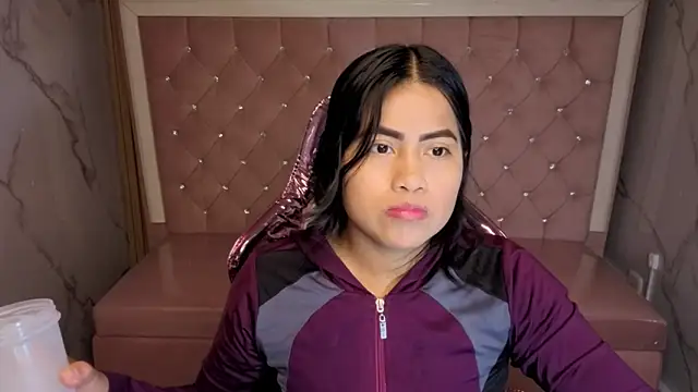 Victoria b  online show from 11, 11, 2025