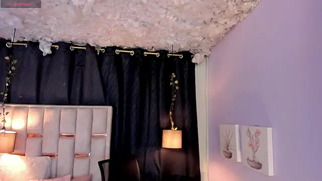 Snapshot of melody-rouss chatting on 27, 11, 2025 melody-rouss online show from 27, 11, 2025