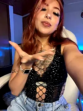 Snapshot of Sara_pink18 chatting on 12, 10, 2025 Sara pink18 online show from 12, 10, 2025