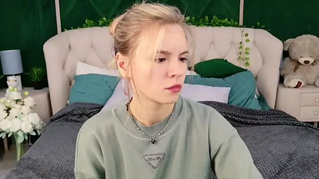 KiaraRolls online show from 17, 10, 2025