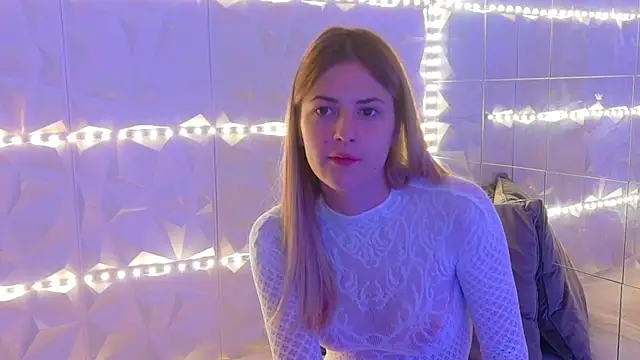 Aishha  online show from 13, 11, 2025