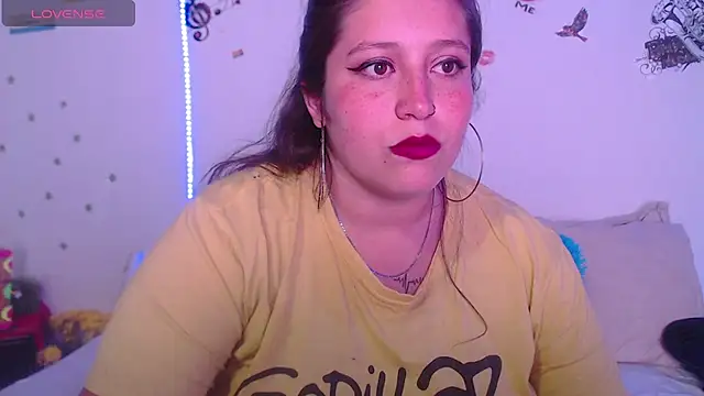 Snapshot of nahomy_jonhs chatting on 8, 10, 2025 nahomy jonhs online show from 8, 10, 2025