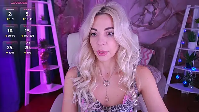 Snapshot of BellaRayyy chatting on 10, 1, 2026 BellaRayyy online show from 10, 1, 2026