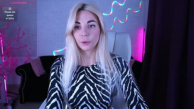 Snapshot of BellaRayyy chatting on 9, 2, 2026 BellaRayyy online show from 9, 2, 2026