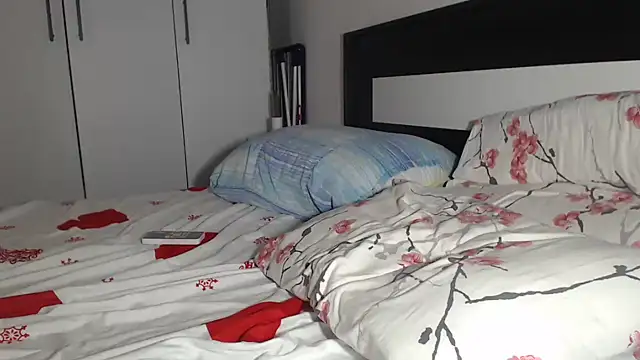 petite danielle online show from 4, 7, 2026