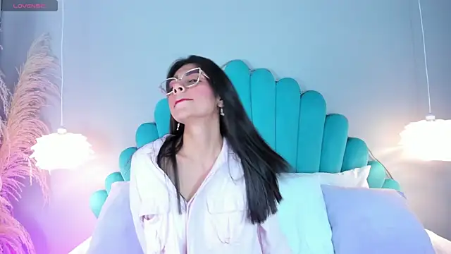 Snapshot of AlassiaHocthner chatting on 8, 11, 2025 AlassiaHocthner online show from 8, 11, 2025