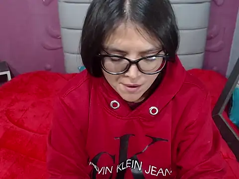 Cailing Zu online show from 5, 12, 2025