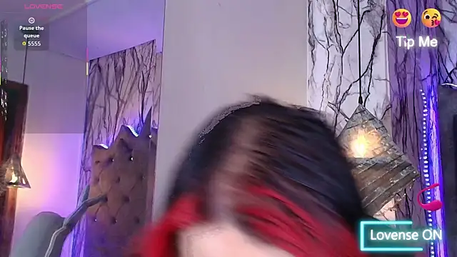 Zami Escobar of online show from 20, 3, 2026