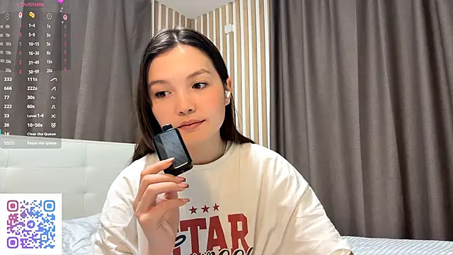 Snapshot of KiraVelvet chatting on 1, 10, 2025 KiraVelvet online show from 1, 10, 2025
