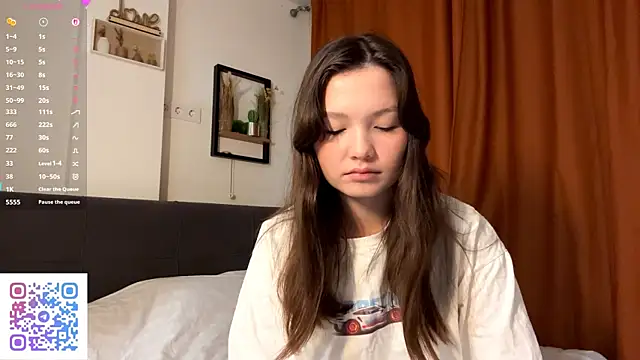 Snapshot of KiraVelvet chatting on 3, 10, 2025 KiraVelvet online show from 3, 10, 2025