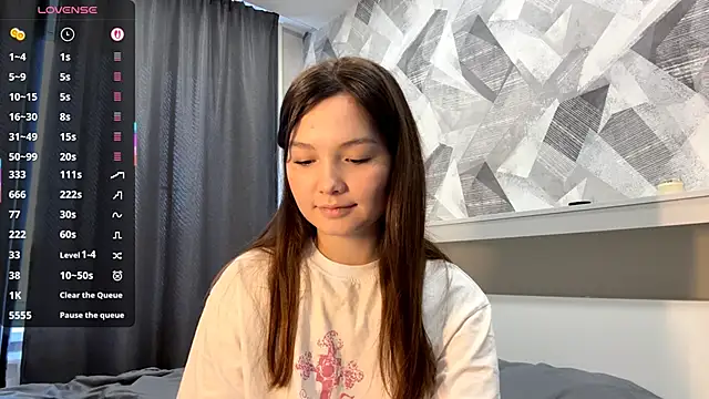 Snapshot of KiraVelvet chatting on 11, 10, 2025 KiraVelvet online show from 11, 10, 2025