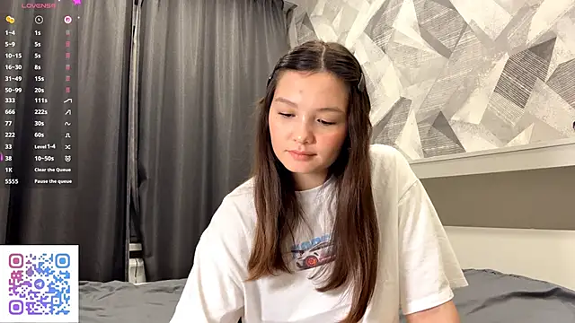 Snapshot of KiraVelvet chatting on 13, 10, 2025 KiraVelvet online show from 13, 10, 2025