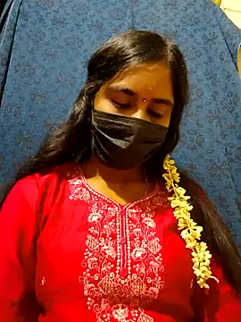 Snapshot of mini-queen chatting on 19, 12, 2025 mini-queen online show from 19, 12, 2025