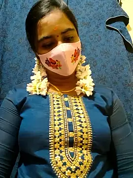 Snapshot of mini-queen chatting on 7, 1, 2026 mini-queen online show from 7, 1, 2026