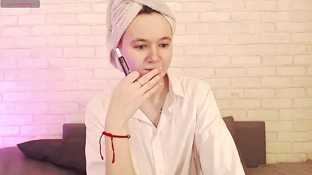 Ericha Stone online show from 22, 3, 2026