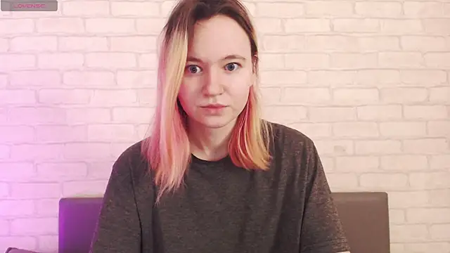 Ericha Stone online show from 4, 4, 2026