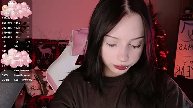 YourLittleDevil online show from 17, 12, 2025