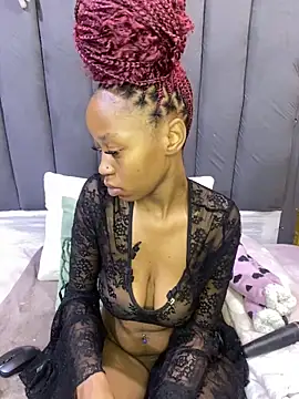 SexyPetitex25 online show from 3, 6, 2026