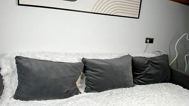 Snapshot of KarlyFees chatting on 4, 3, 2026 KarlyFees online show from 4, 3, 2026