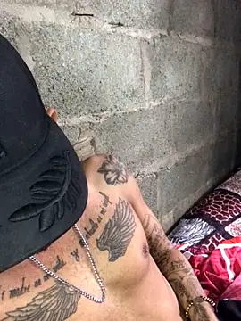 Snapshot of tattoos22 chatting on 3, 11, 2025 tattoos22 online show from 3, 11, 2025