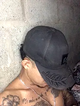 Snapshot of tattoos22 chatting on 8, 11, 2025 tattoos22 online show from 8, 11, 2025