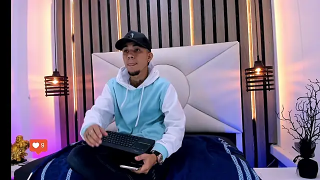 Snapshot of tattoos22 chatting on 15, 11, 2025 tattoos22 online show from 15, 11, 2025