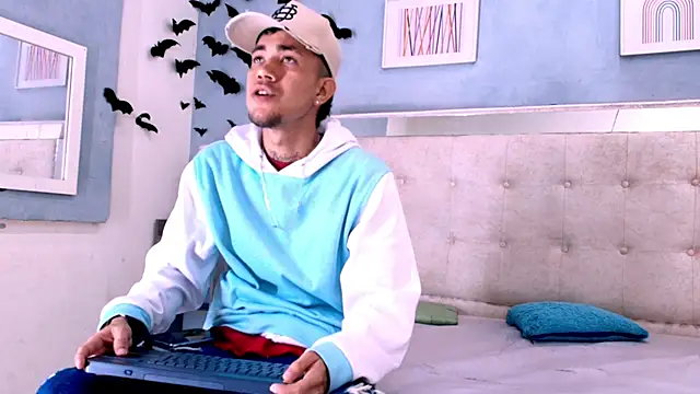 Snapshot of tattoos22 chatting on 19, 11, 2025 tattoos22 online show from 19, 11, 2025