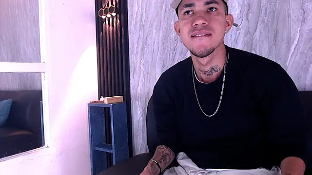 Snapshot of tattoos22 chatting on 20, 11, 2025 tattoos22 online show from 20, 11, 2025