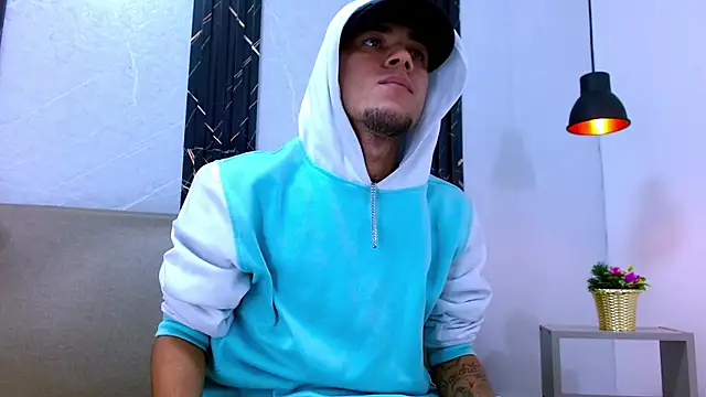 Snapshot of tattoos22 chatting on 22, 11, 2025 tattoos22 online show from 22, 11, 2025