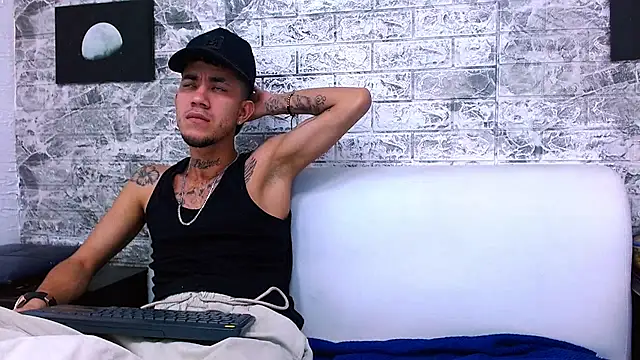 Snapshot of tattoos22 chatting on 30, 11, 2025 tattoos22 online show from 30, 11, 2025