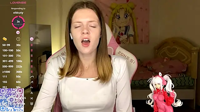 Snapshot of VibeQueenLucy chatting on 21, 10, 2025 VibeQueenLucy online show from 21, 10, 2025