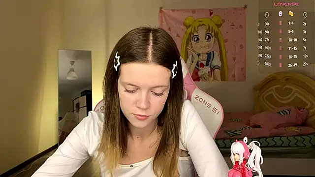 Snapshot of VibeQueenLucy chatting on 28, 10, 2025 VibeQueenLucy online show from 28, 10, 2025