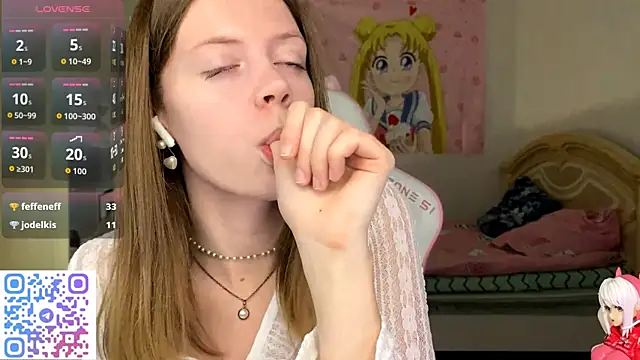 Snapshot of VibeQueenLucy chatting on 3, 11, 2025 VibeQueenLucy online show from 3, 11, 2025