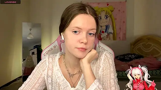 Snapshot of VibeQueenLucy chatting on 4, 11, 2025 VibeQueenLucy online show from 4, 11, 2025