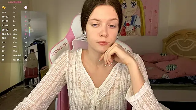 Snapshot of VibeQueenLucy chatting on 14, 11, 2025 VibeQueenLucy online show from 14, 11, 2025