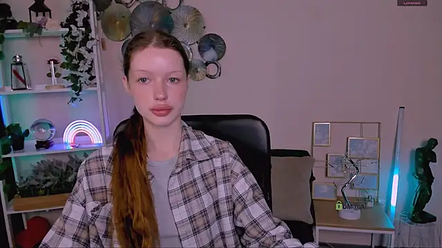 Snapshot of khloebeauty chatting on 9, 5, 2026 khloebeauty online show from 9, 5, 2026
