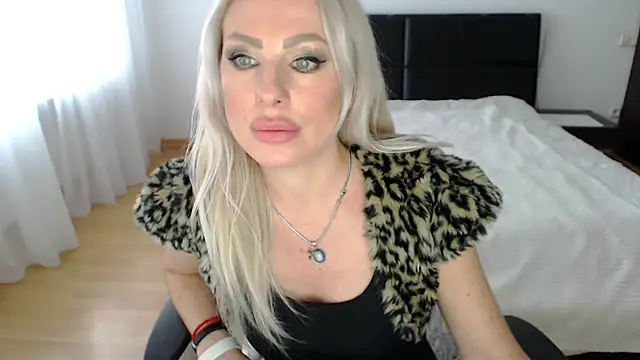 Tina Shines online show from 30, 10, 2025