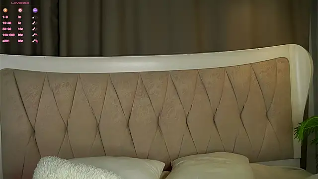 Snapshot of MarciDarugar chatting on 8, 10, 2025 MarciDarugar online show from 8, 10, 2025