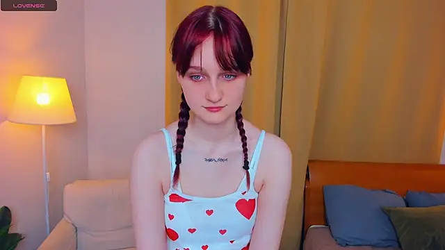 Snapshot of KatyKufel chatting on 18, 10, 2025 KatyKufel online show from 18, 10, 2025