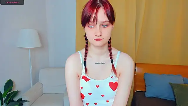 Snapshot of KatyKufel chatting on 25, 10, 2025 KatyKufel online show from 25, 10, 2025