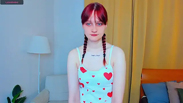 Snapshot of KatyKufel chatting on 31, 10, 2025 KatyKufel online show from 31, 10, 2025