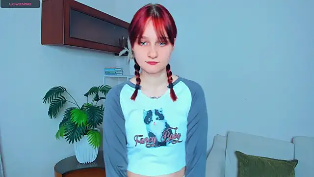 Snapshot of KatyKufel chatting on 8, 11, 2025 KatyKufel online show from 8, 11, 2025