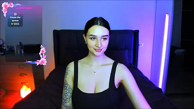 Snapshot of Veronica_Larsson chatting on 12, 9, 2025 Veronica Larsson online show from 12, 9, 2025