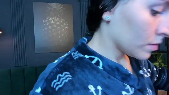 Snapshot of aliceandsia chatting on 18, 9, 2025 aliceandsia online show from 18, 9, 2025