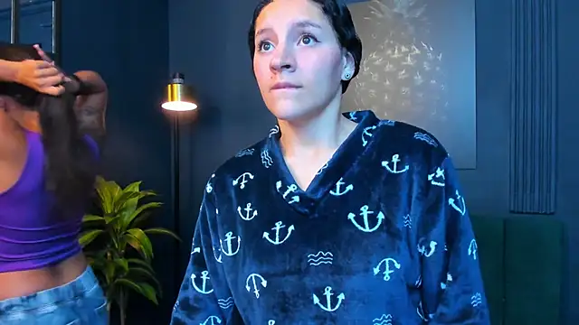 Snapshot of aliceandsia chatting on 29, 9, 2025 aliceandsia online show from 29, 9, 2025