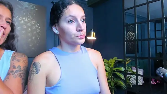 Snapshot of aliceandsia chatting on 6, 10, 2025 aliceandsia online show from 6, 10, 2025