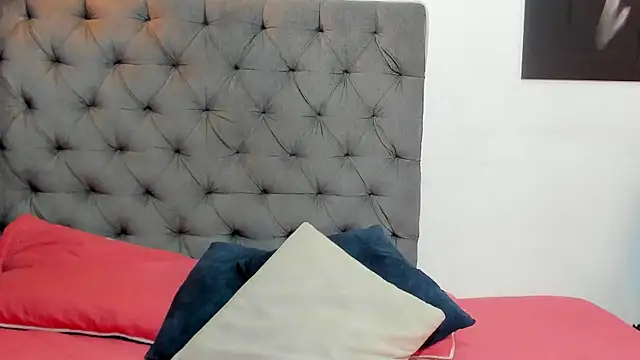 Snapshot of nahiroby_ebony chatting on 29, 4, 2026 nahiroby ebony online show from 29, 4, 2026