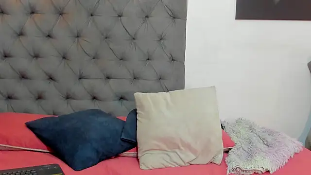 Snapshot of nahiroby_ebony chatting on 19, 5, 2026 nahiroby ebony online show from 19, 5, 2026