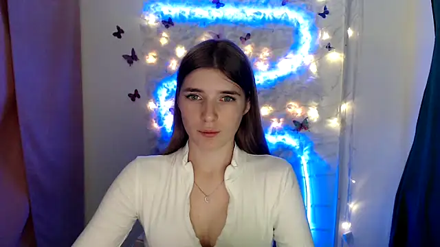 JuiceLips   online show from 16, 9, 2025